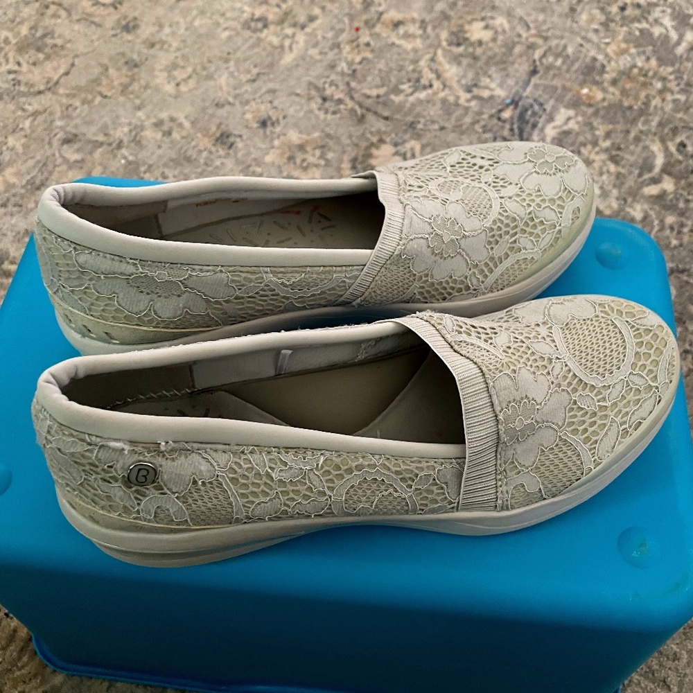 Womens Bzees sneakers